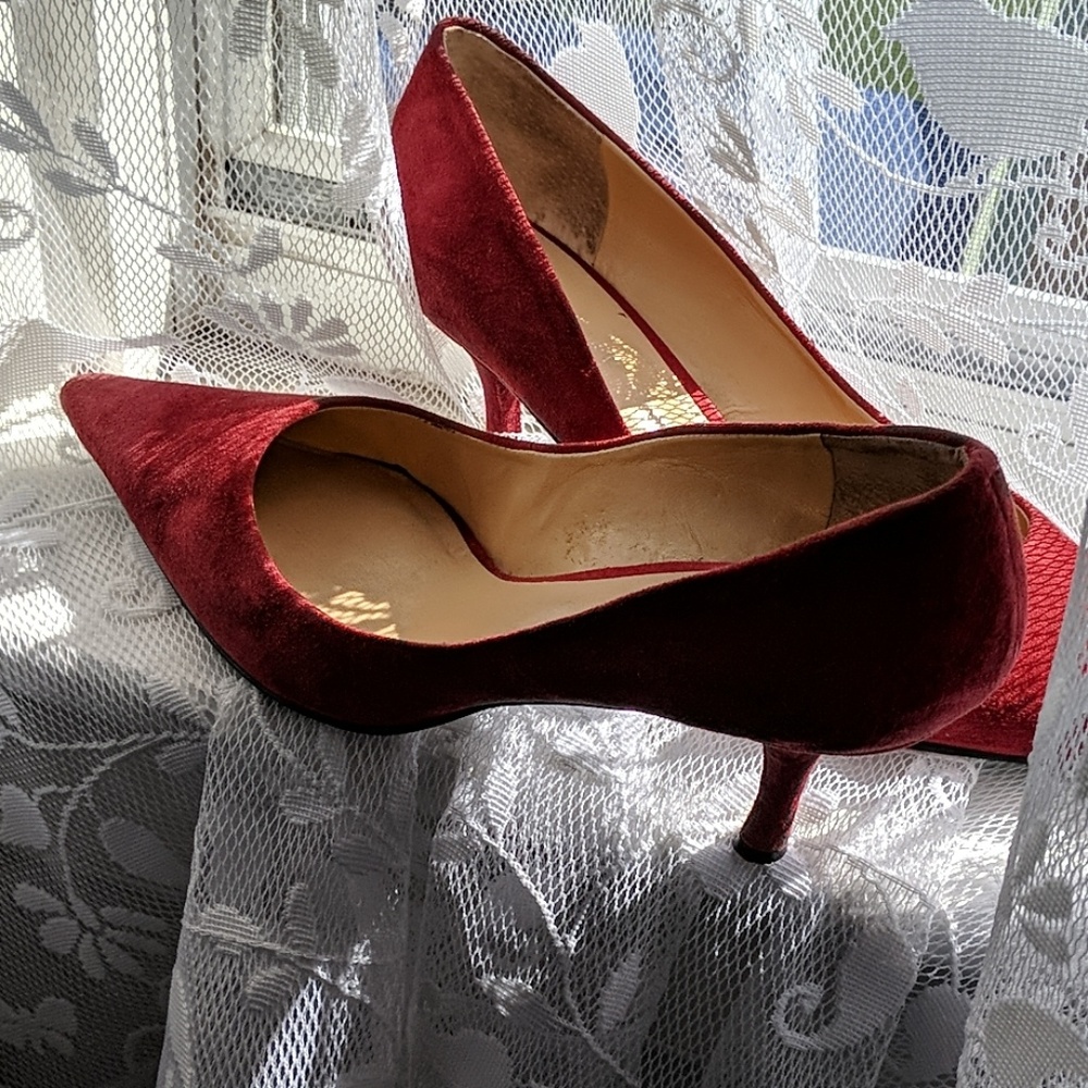 NINE WEST SUEDE KITTEN HEELS